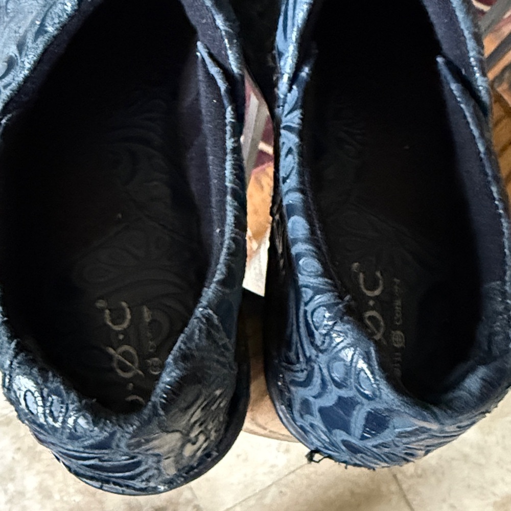 B.O.C. Ladies PEGGY clogged excellent condition navy blue size 9. - Picture 6 of 10